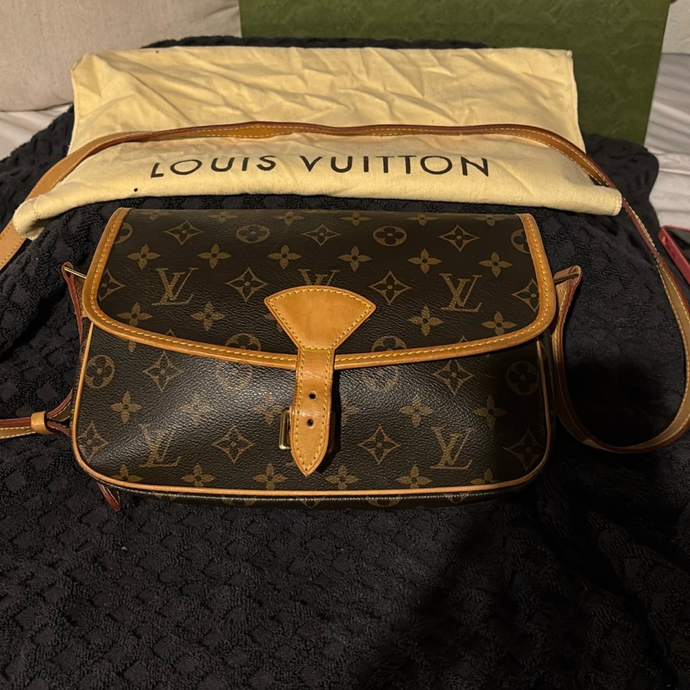 Louis Vuitton Crossbody bag 💎 RARE DISCONTINUED 💎